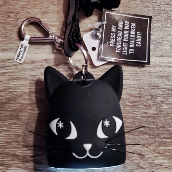 RARE!! LAST ONE LEFT. Cat Holder & Necklace Sanitizer Holder. FREE SANITIZER - Picture 3 of 7